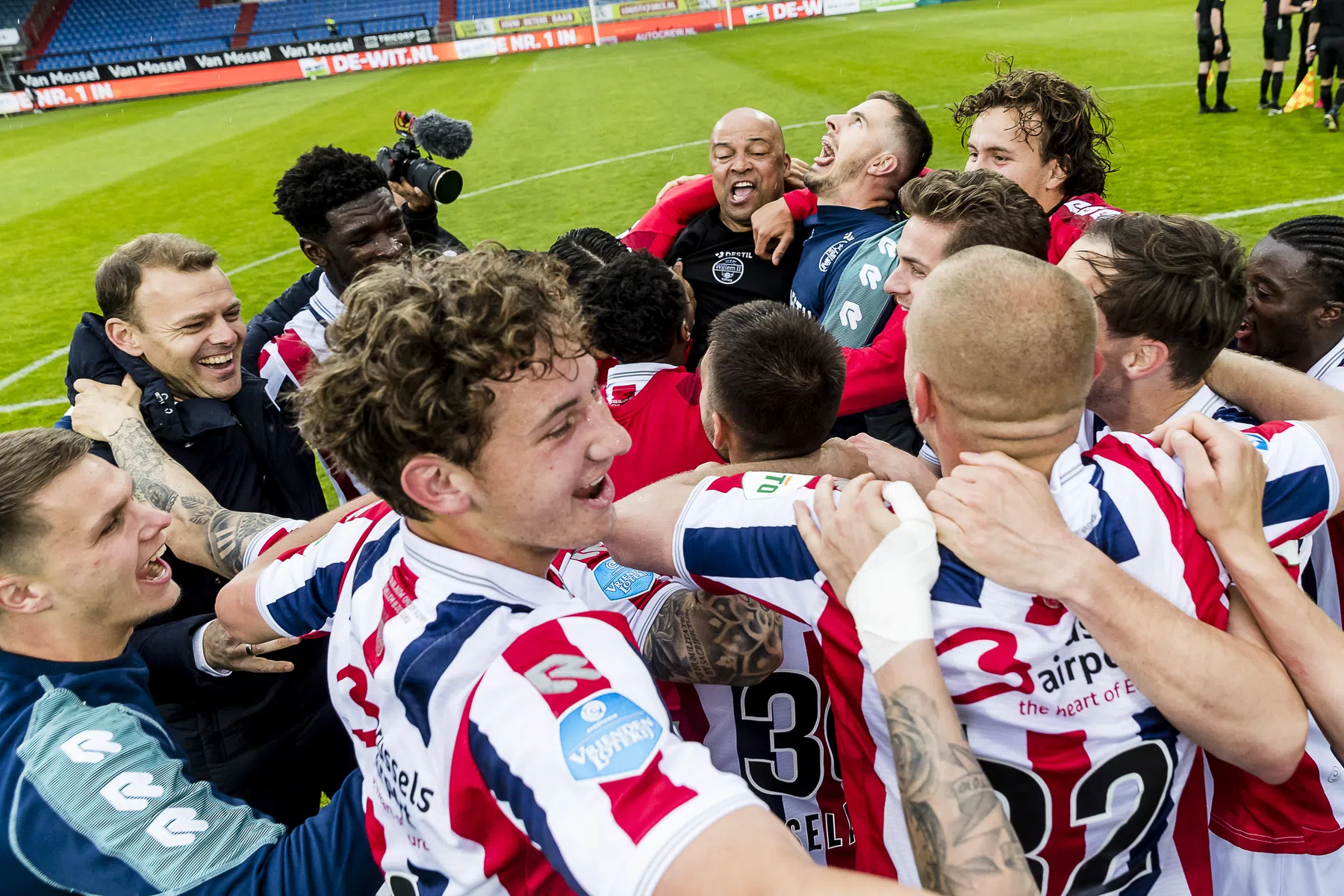Volksfeest met duizenden Willem II-fans: 'We waren dood en begraven'