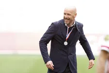 Thumbnail for article: Prijzenregen Ten Hag houdt aan: eerste plaats in VI Trainer van het Jaar-klassement