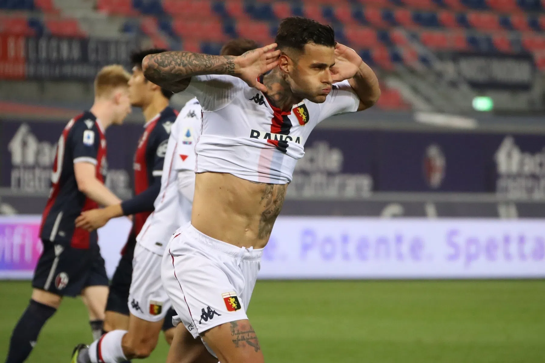 'Vader Scamacca vernielt auto's en bedreigt jeugdspelers op complex AS Roma'