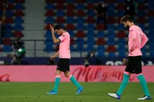 Thumbnail for article: 'Gesprekken bij Barça op komst: Untouchables niet langer onaantastbaar'