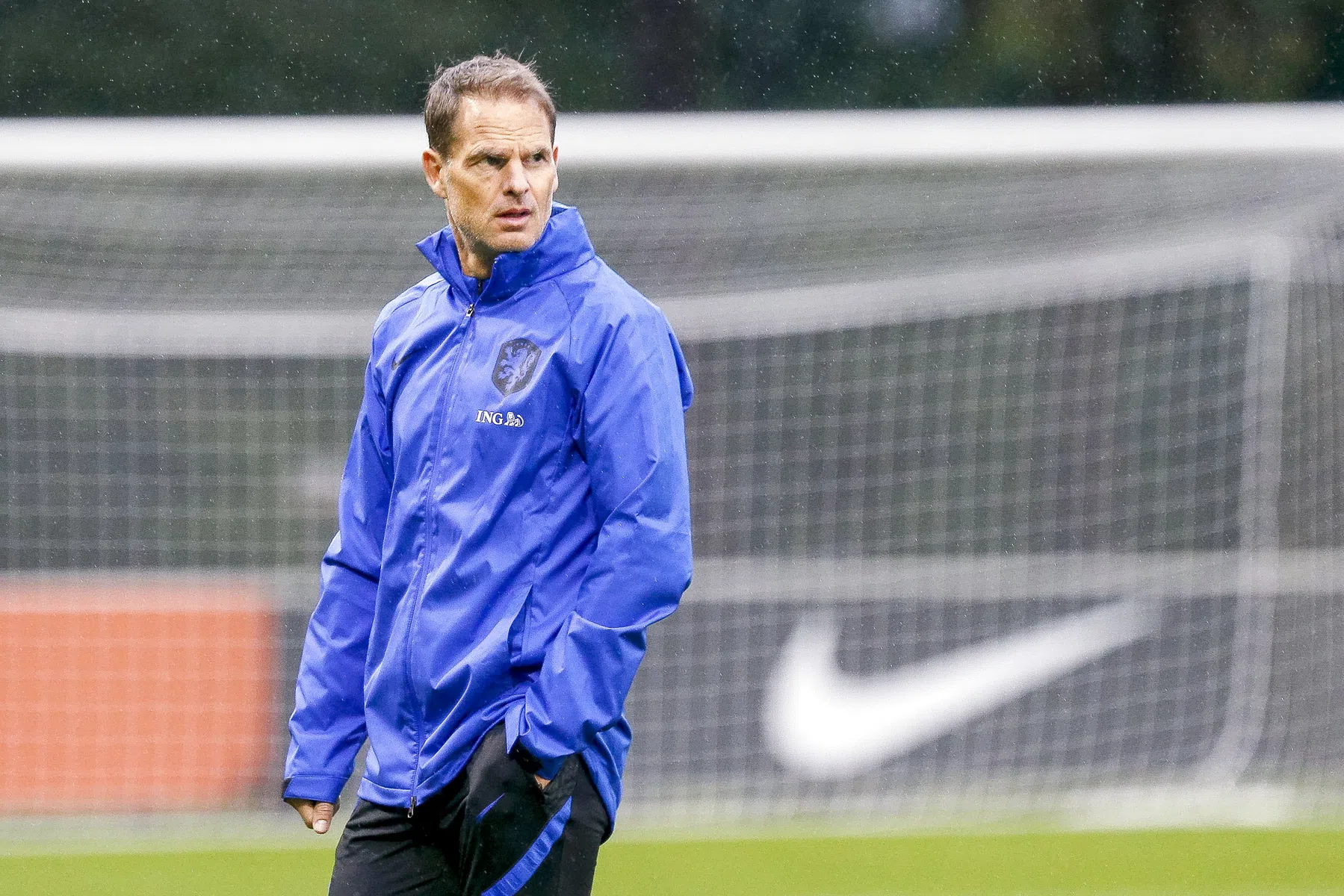 Frank de Boer vergelijkt dit Oranje met dat van 1998: 'Dit is echt een vriendenteam'