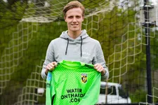 Thumbnail for article: Vitesse neemt doelman Reiziger transfervrij over van Ajax