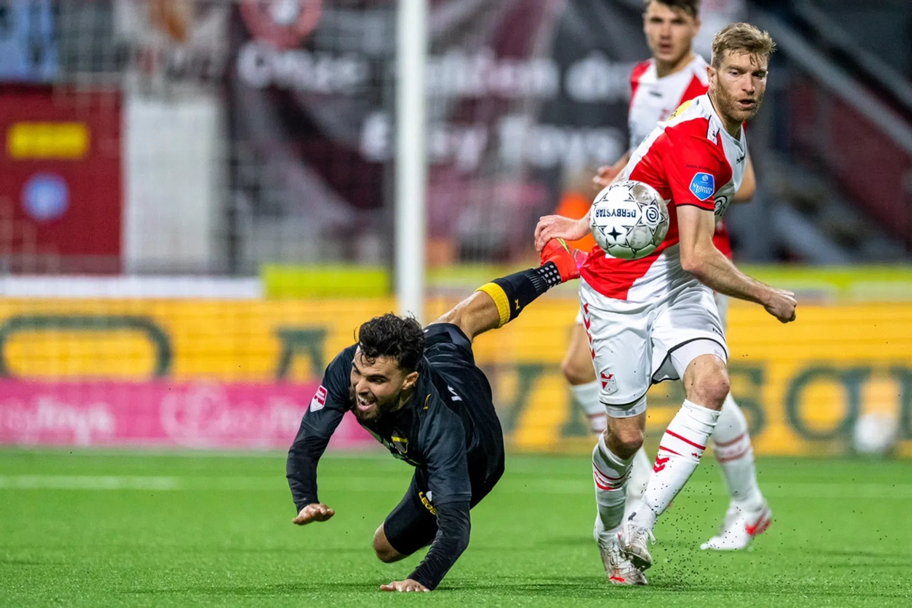 NAC Breda veroordeelt FC Emmen tot degradatie in play-offthriller