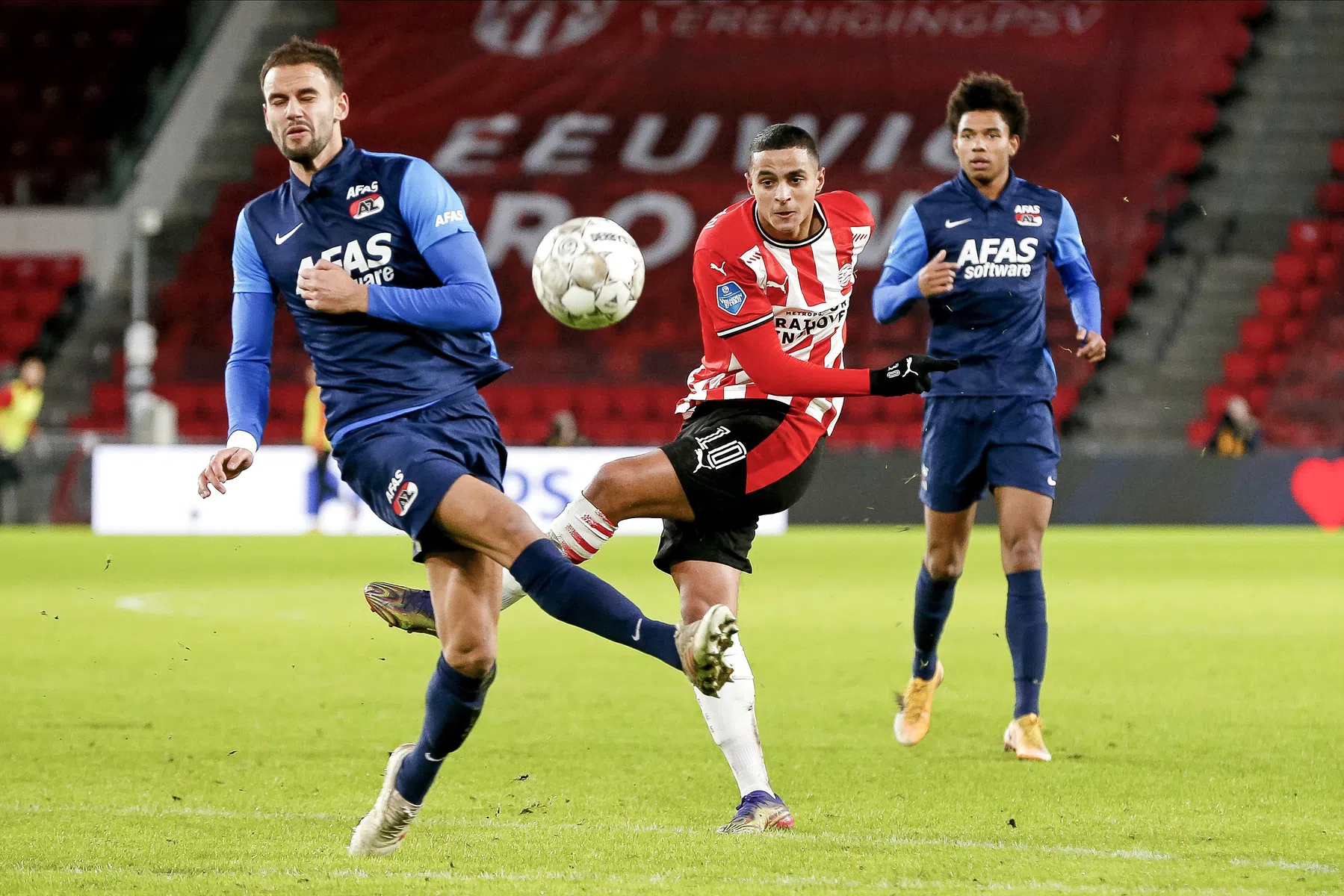 Schmidt moet PSV komend seizoen prijs bezorgen na tweede deel van renovatie
