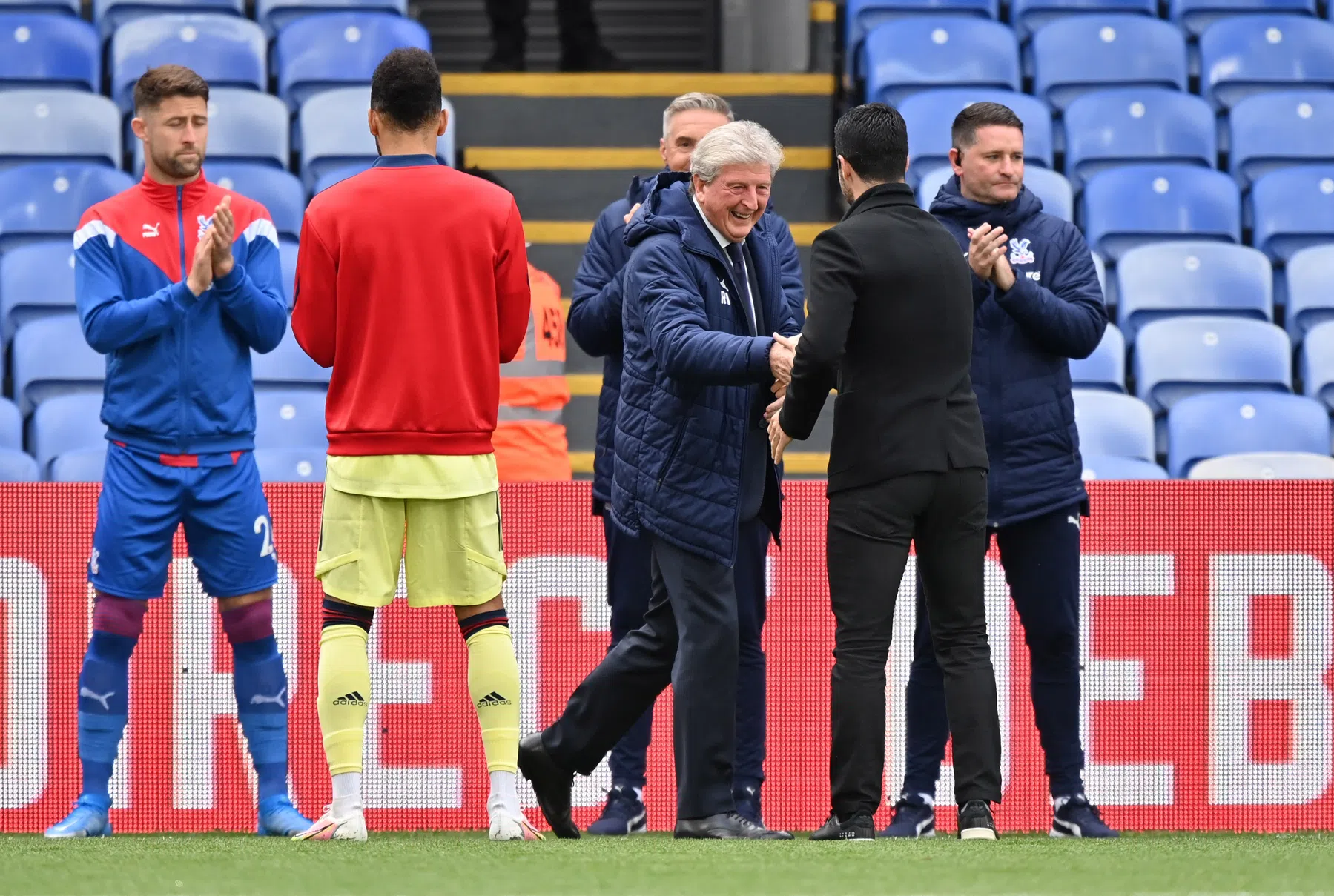 Erehaag en emotionele speech: Selhurst Park zwaait Hodgson uit