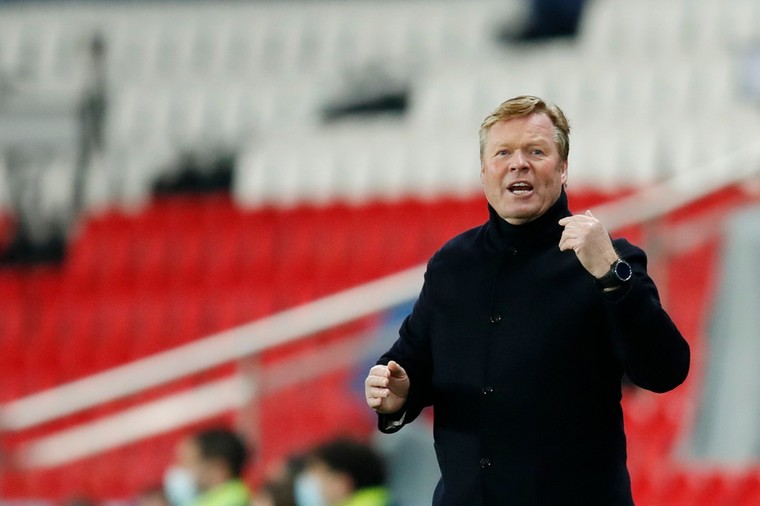 Koeman tast in het duister over toekomst en baalt van gebrek aan vertrouwen