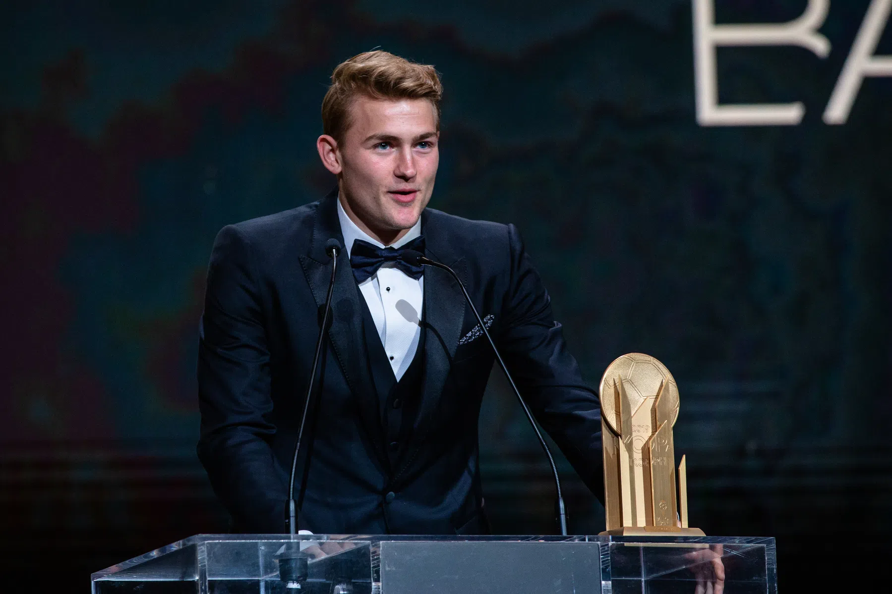 Italiaanse fans bezorgen 'gentleman' De Ligt fraaie award