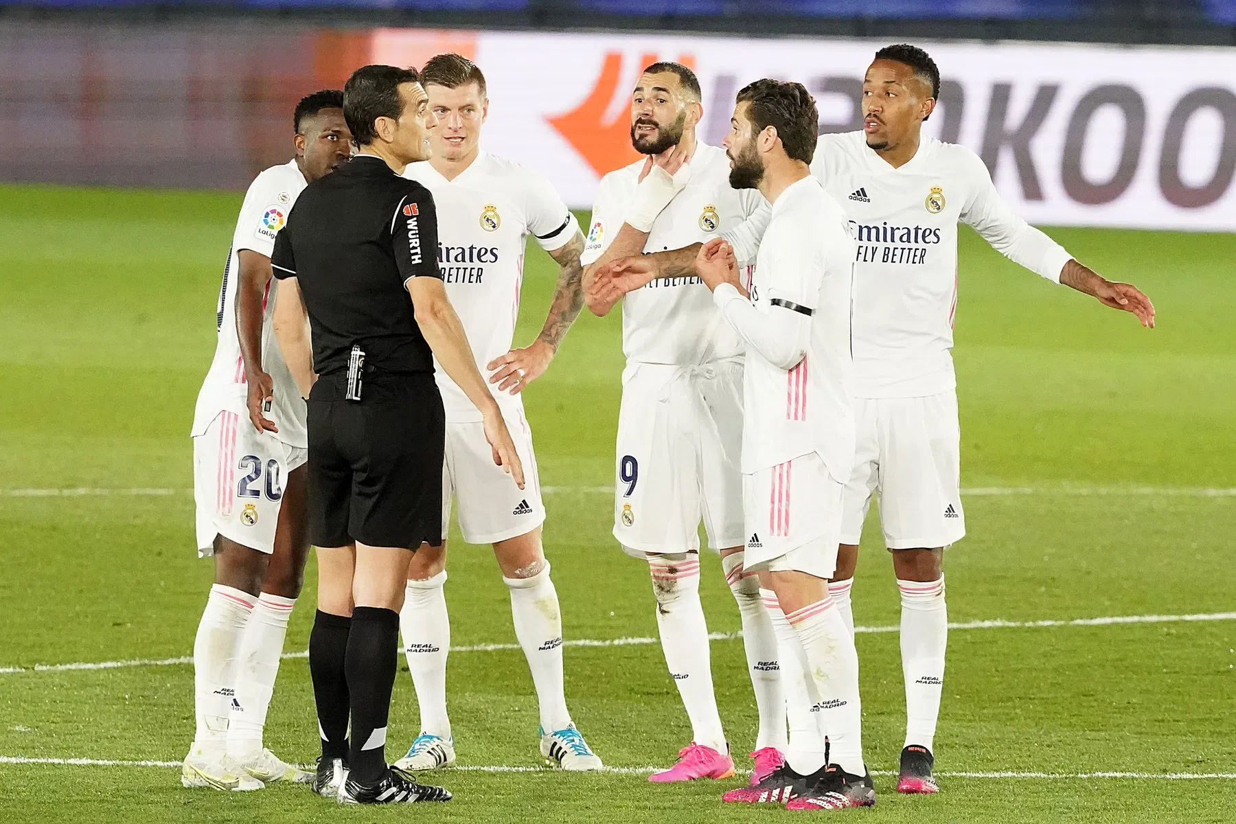 Kroos nog steeds woest: 'Arbitrage had enorme bemoeienis in de titelstrijd'