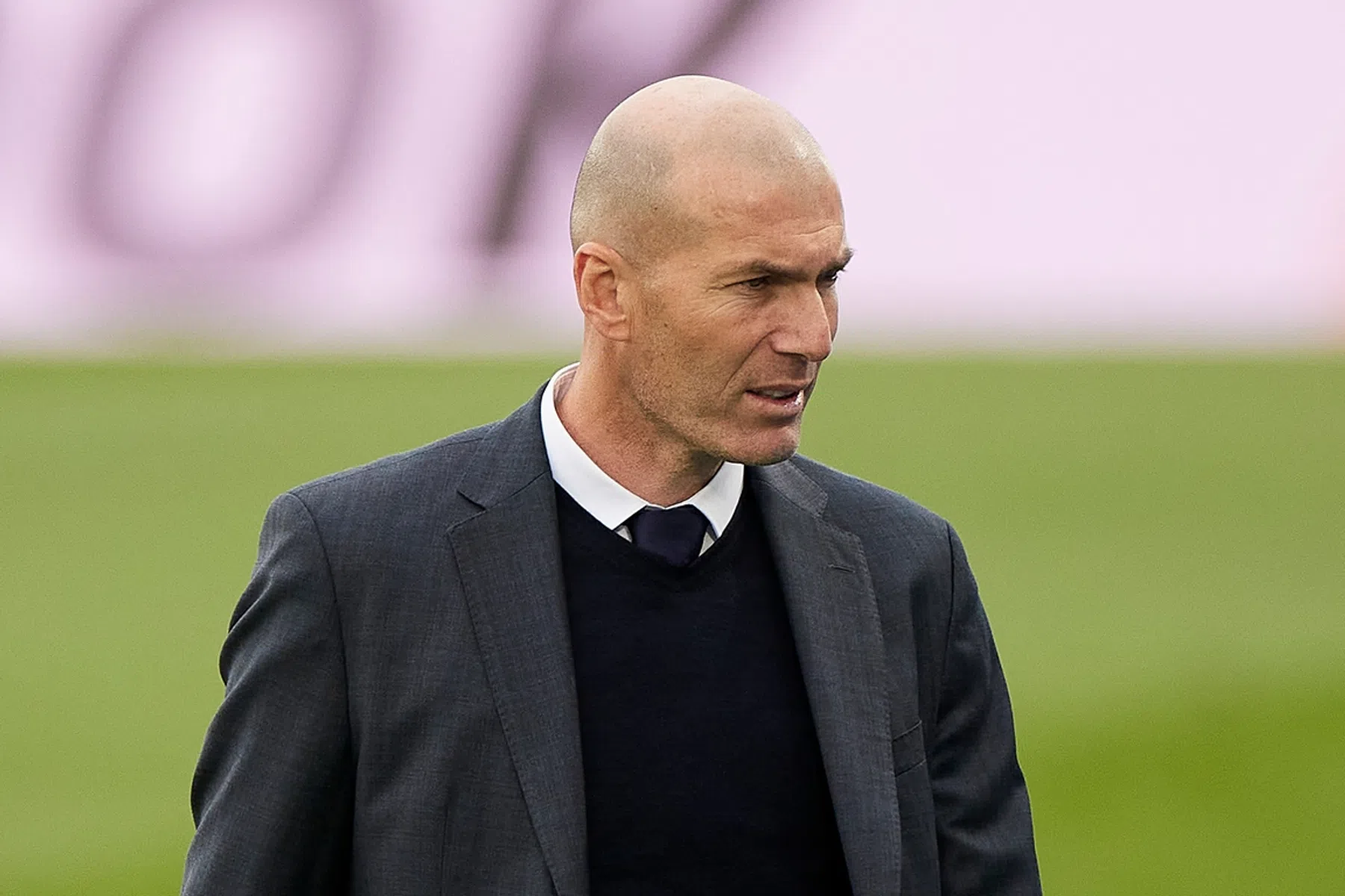 Zidane houdt kaarten tegen de borst na ongekende prijzendroogte 