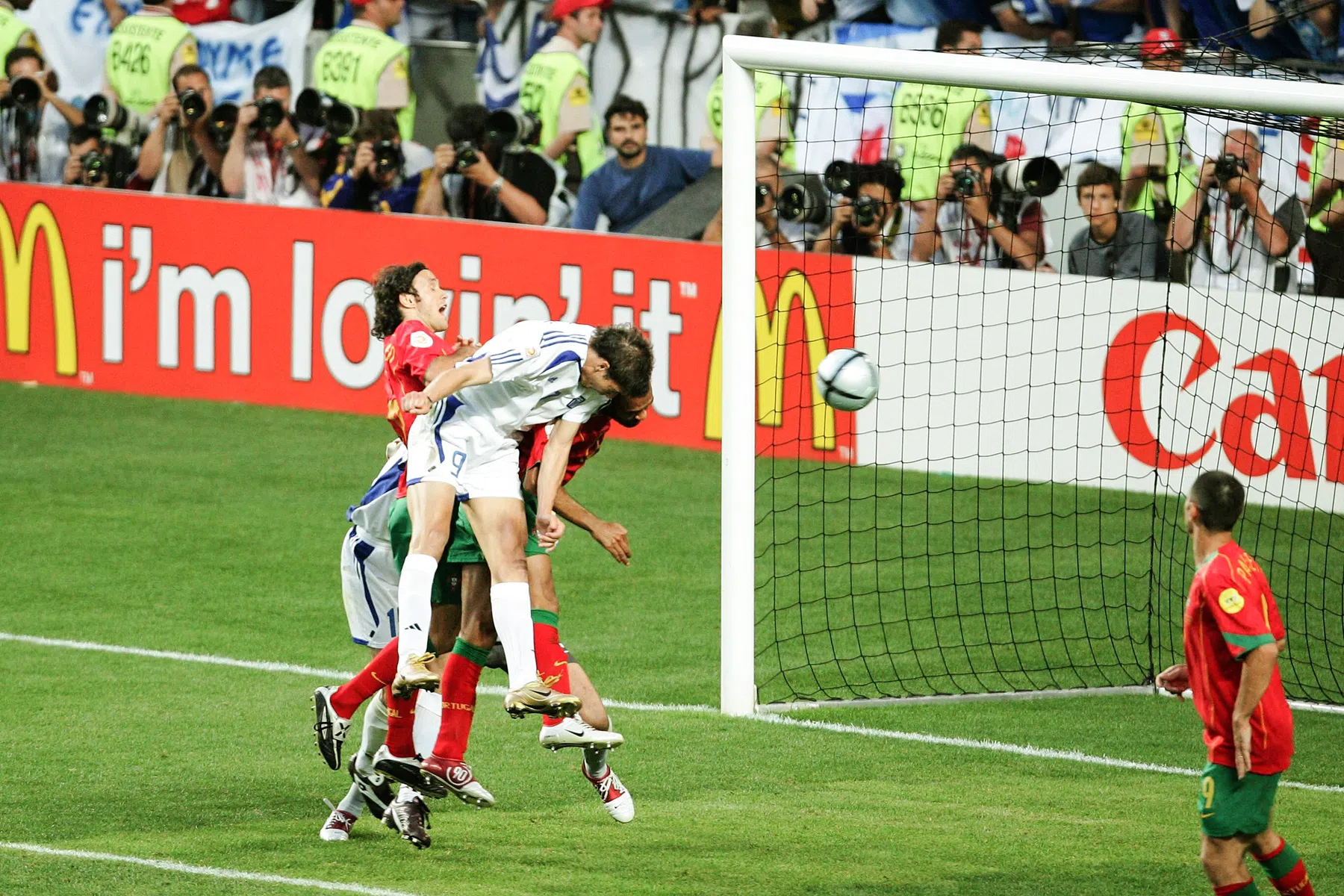 EK 2004: een opvallende debutant, Oranje-chaos en een sensationele winnaar