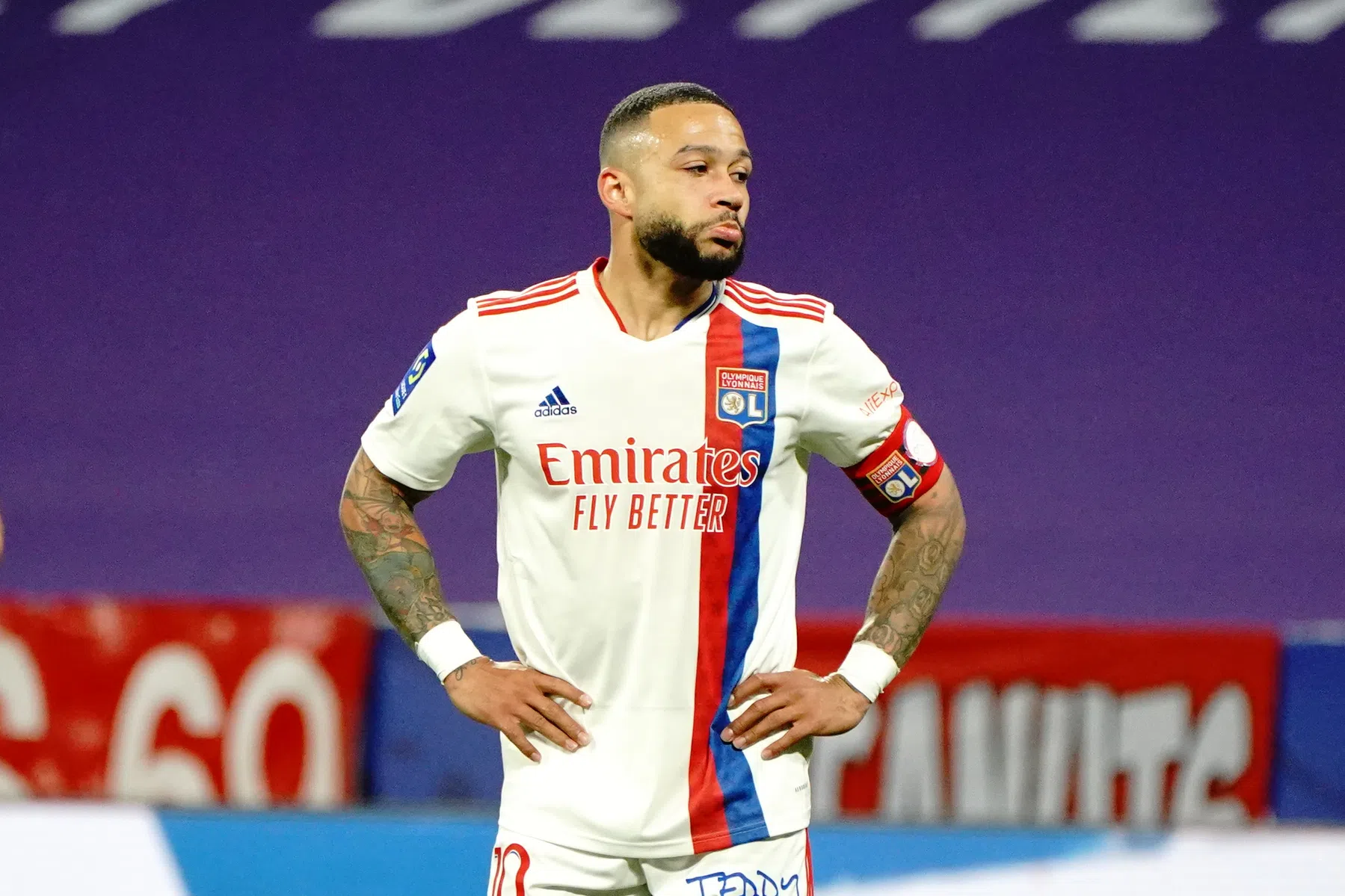 Memphis krijgt trap na van Lyon-directeur: 'Hij is geen Messi of Ronaldo, hè?'