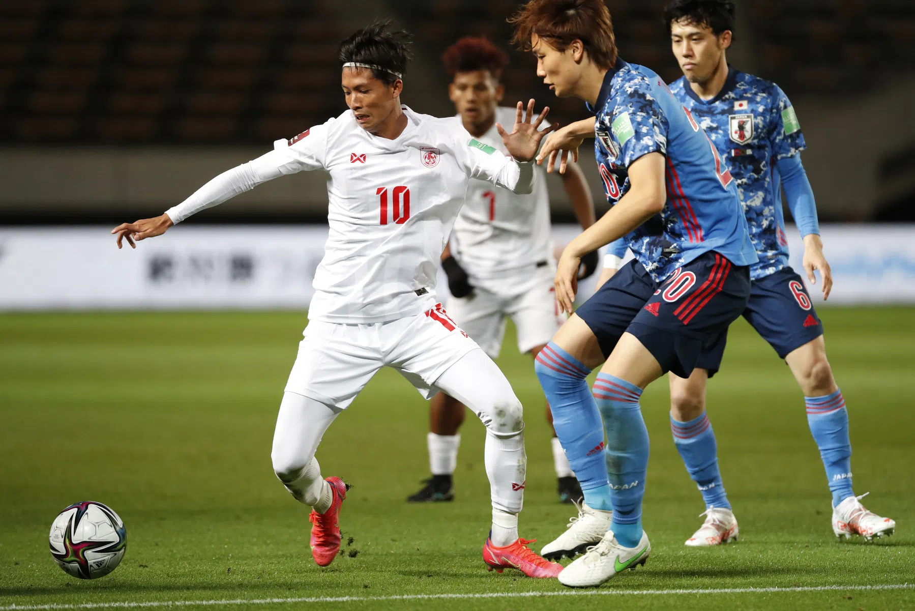 Itakura zorgt voor dubbele cijfers bij veegpartij van Japan