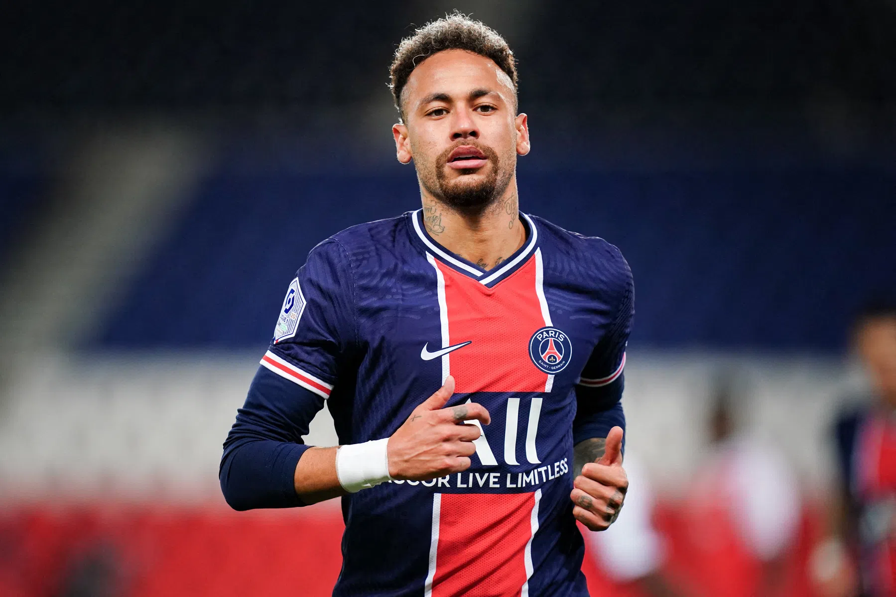 Neymar reageert op akelige beschuldigingen: 'Een absurde leugen'