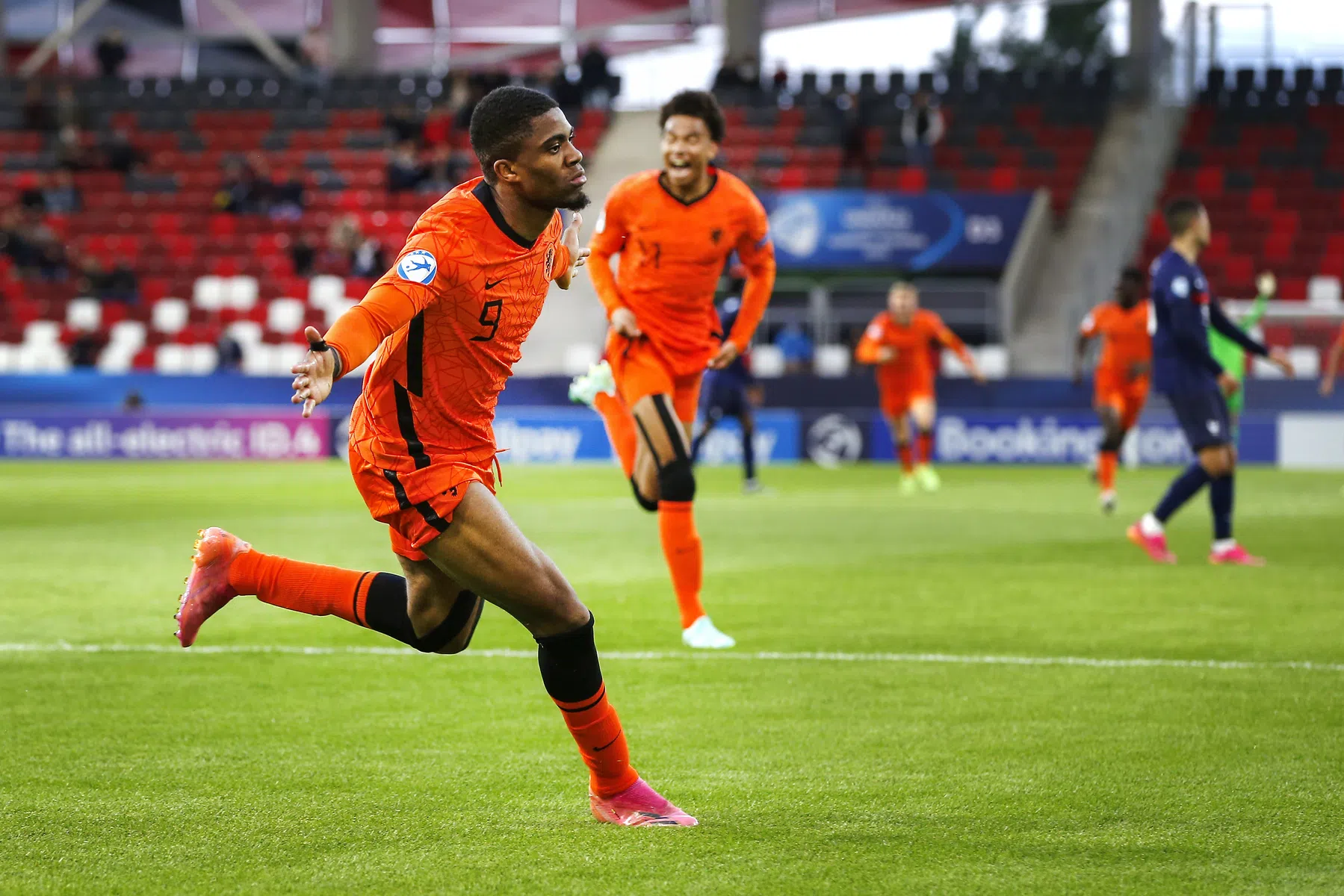 'Jong Oranje verslaat gewoon even een team van een half miljard euro'