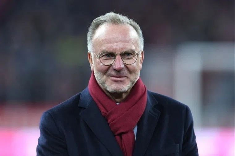 Rummenigge verrast en maakt per direct plaats voor Kahn