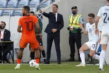 Thumbnail for article: Zoals Oranje 5-3-2 speelt, doet niemand het