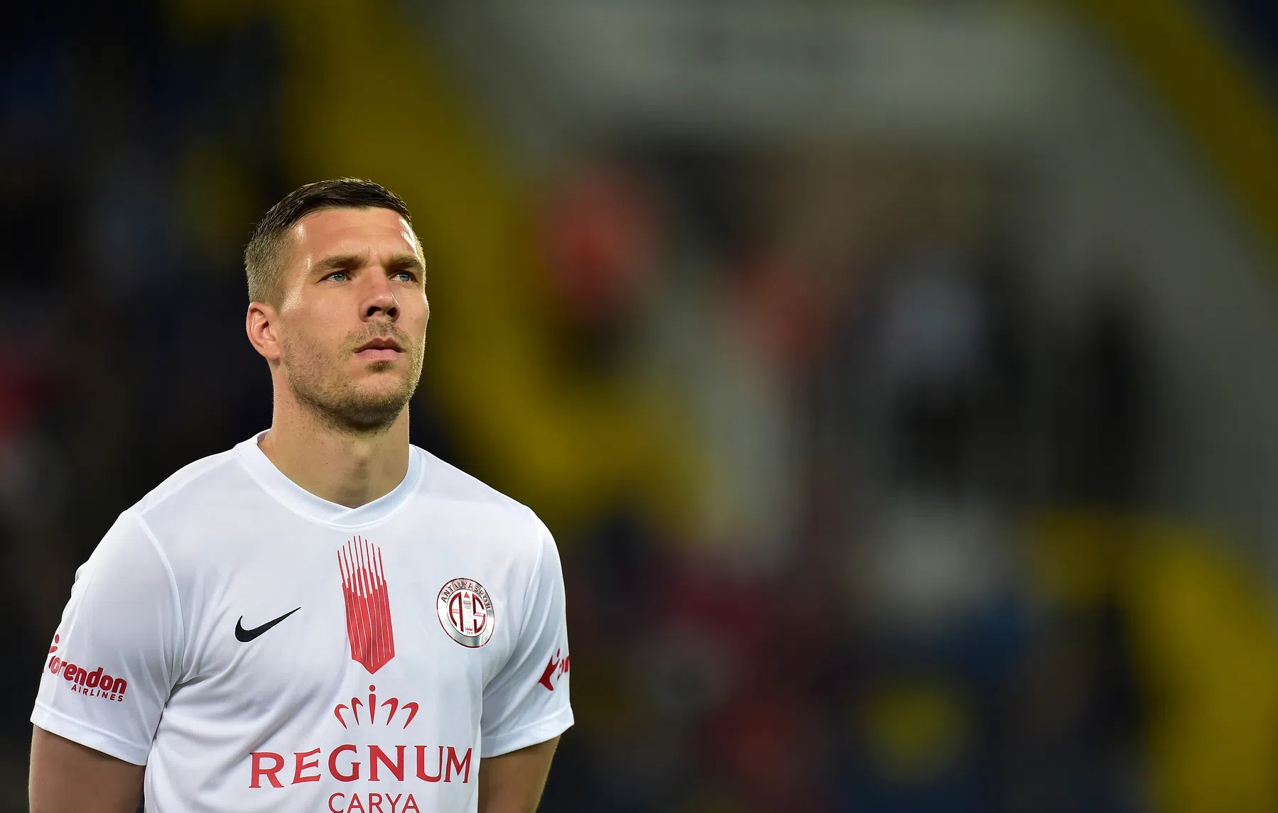 Podolski richt woede op Turkse club na afscheid