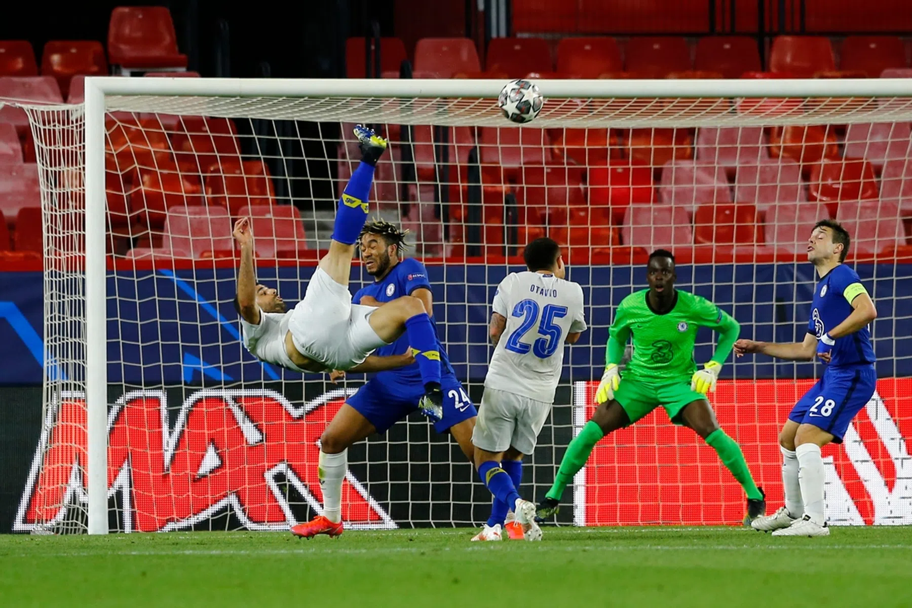 Omhaal à la Van Basten verkozen tot mooiste goal van CL-seizoen
