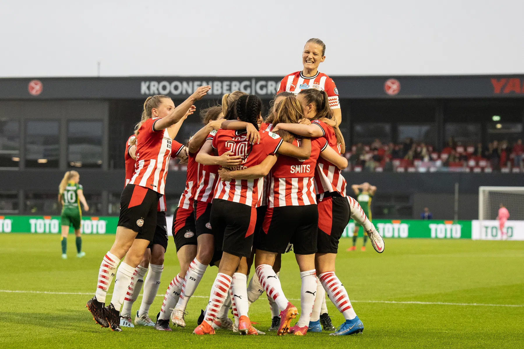 Opmerkelijk penaltymoment houdt PSV vrouwen niet van de beker af