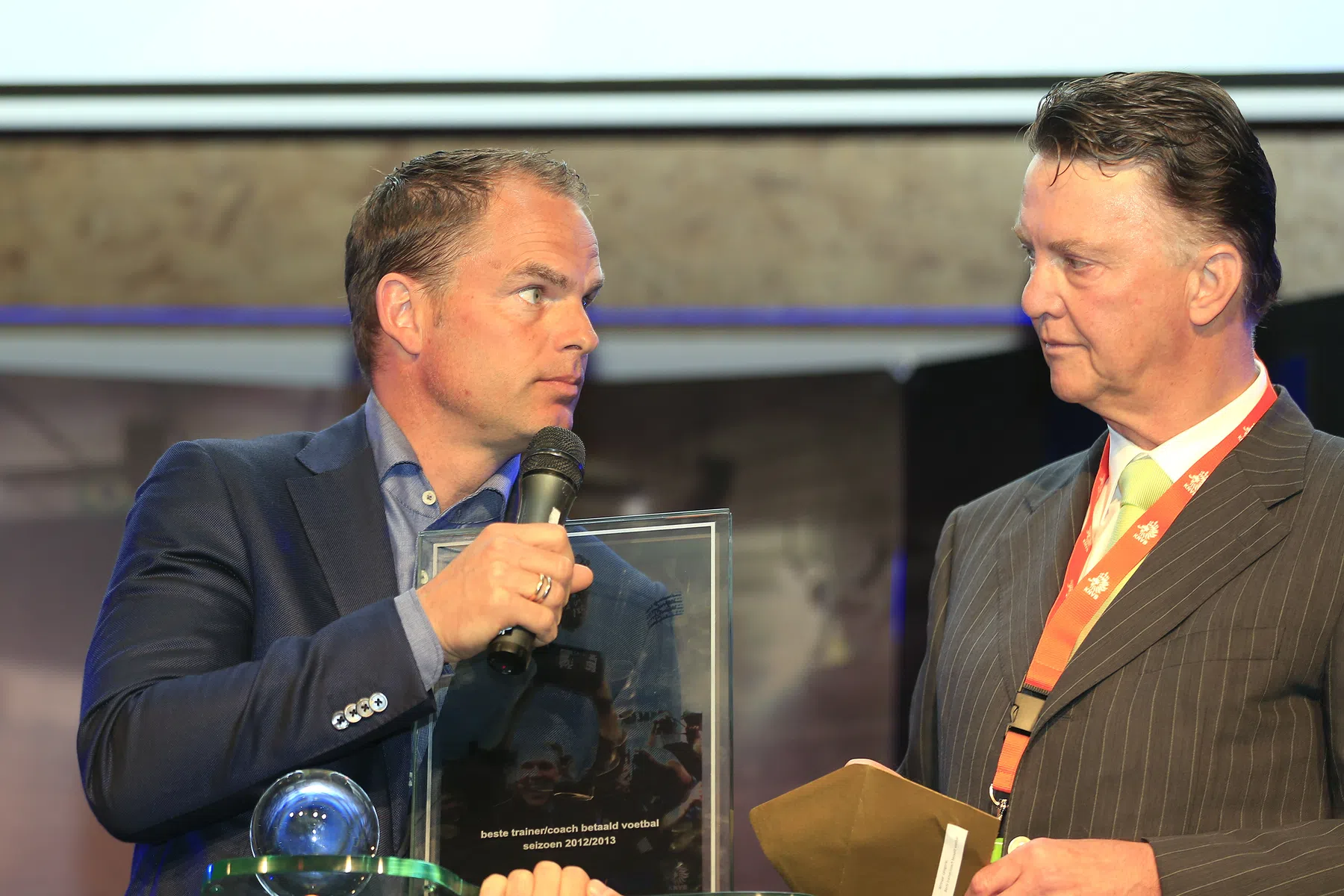 Als tactiekpaus gaf Van Gaal zijn zegen aan De Boer 