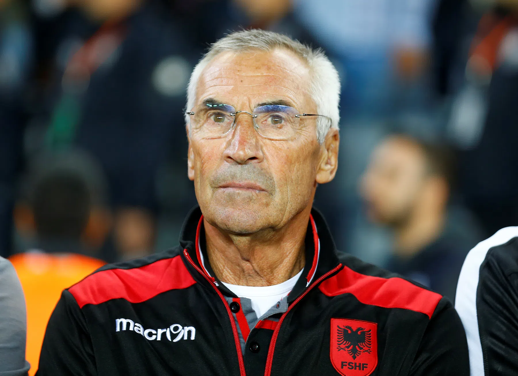 Bondscoach Albanië voor de tweede keer in drie dagen naar de grond gewerkt