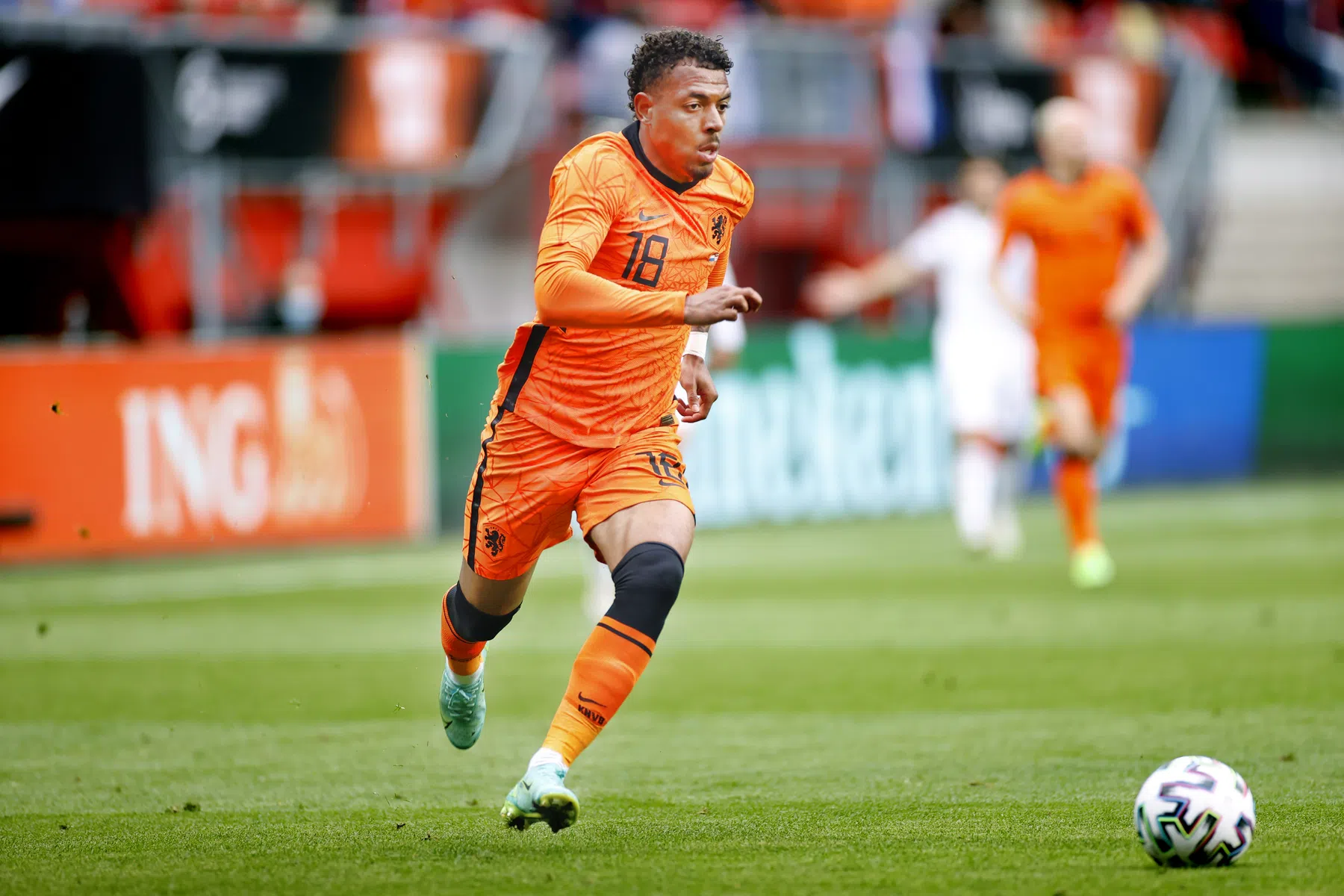 Sneijder pleit voor Malen op plek Weghorst: 'Hij kan sensatie van het EK worden'