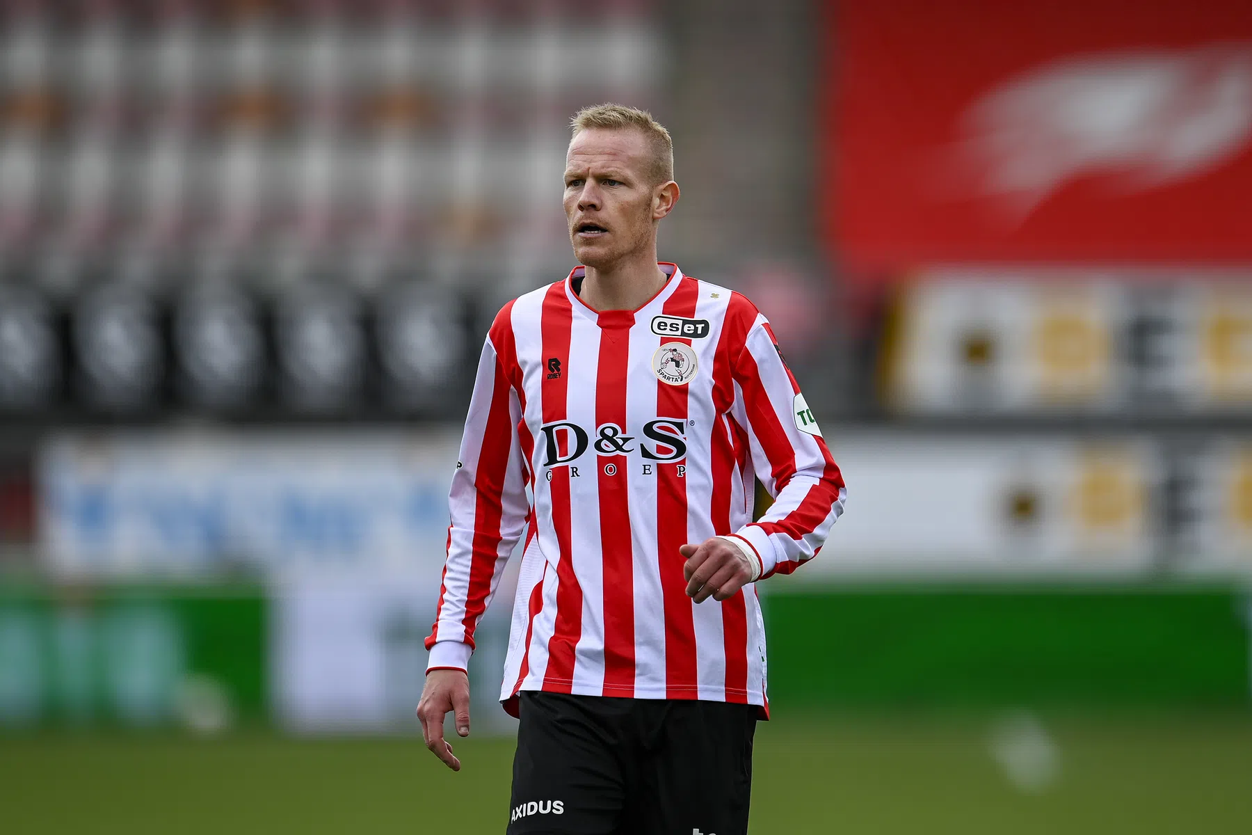 'Lewa' sloopt telefoon met schot, Beugelsdijk baalt van missen EK