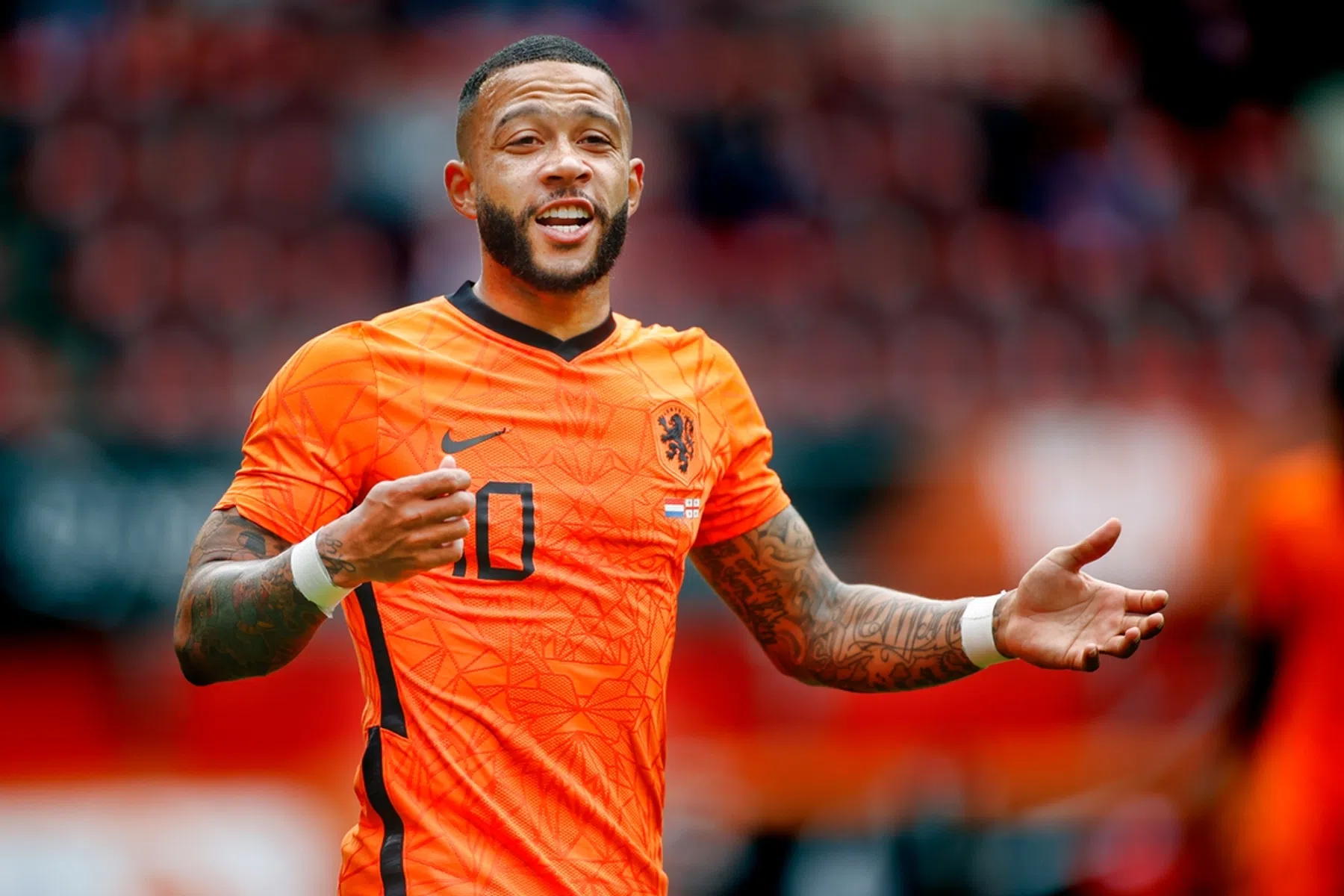 Shirt Memphis al te koop bij Barça, schwalbe Wijndal op Oranje-training