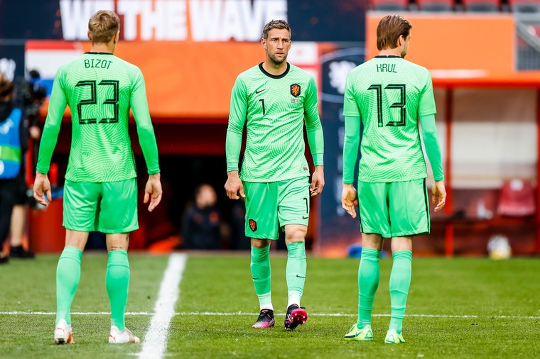 De Boer is eruit:  Stekelenburg eerste doelman op EK