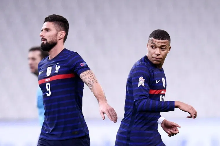 Te openhartig? Mbappé slaagt er niet in relletje met Giroud te sussen