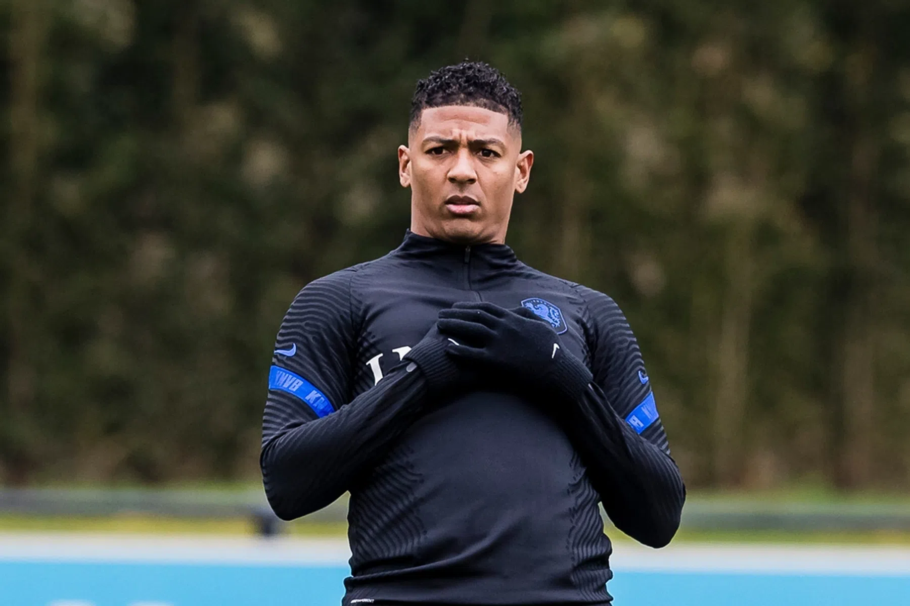 Oranje verrassend met Van Aanholt tegen Oekraïne 