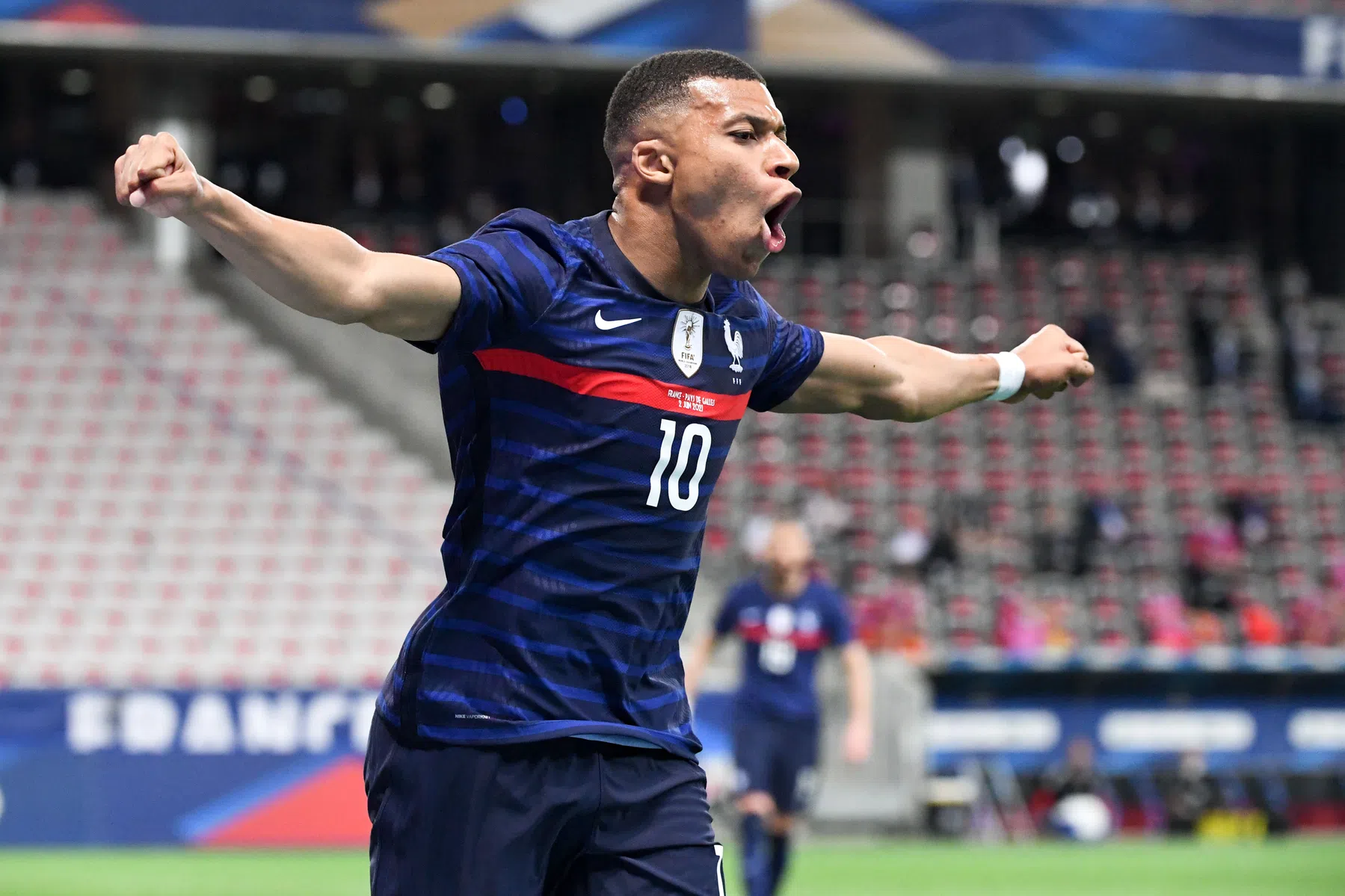 Mbappé prijst PSG voor Wijnaldum-deal