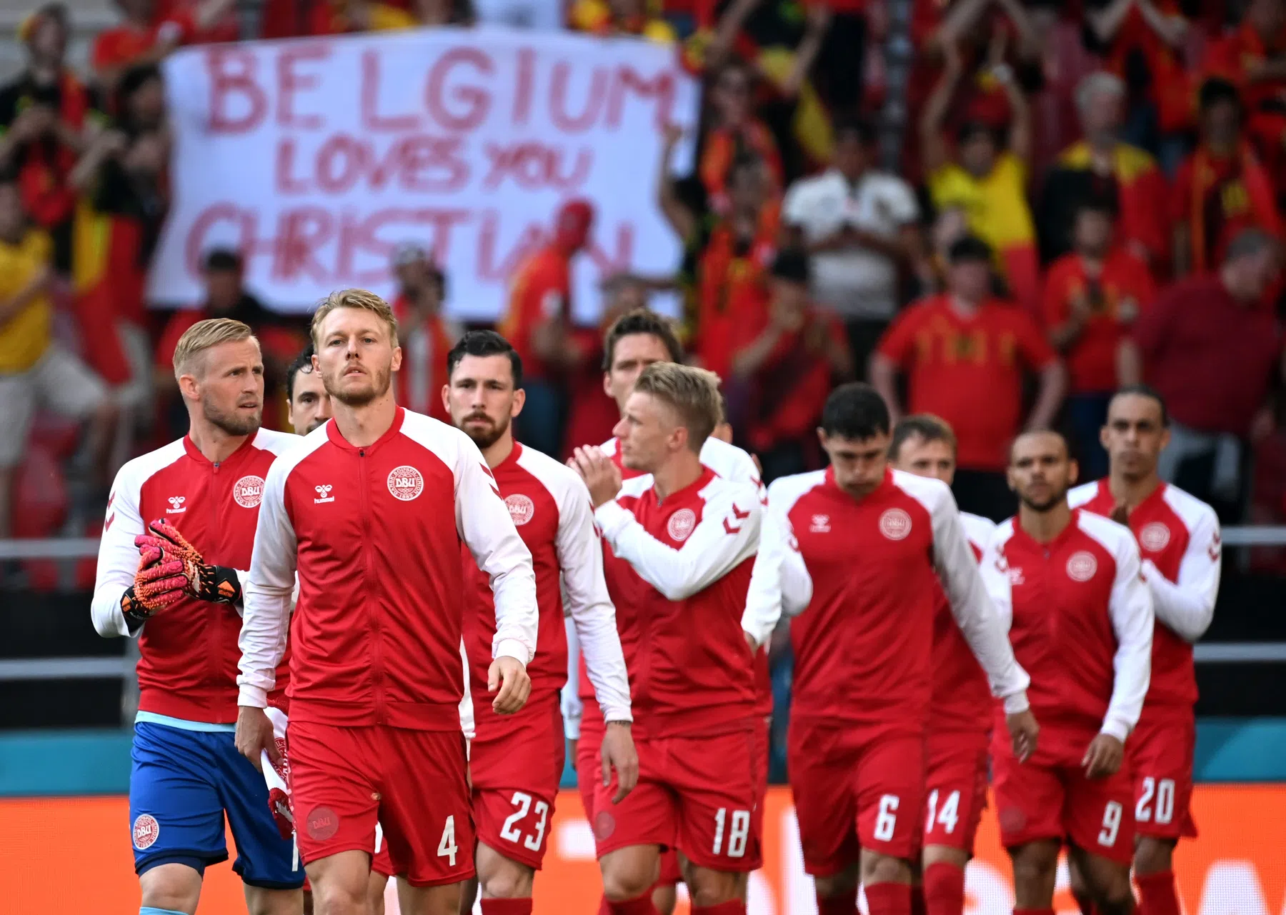 Indrukwekkend: Denemarken en België staan letterlijk stil bij situatie Eriksen