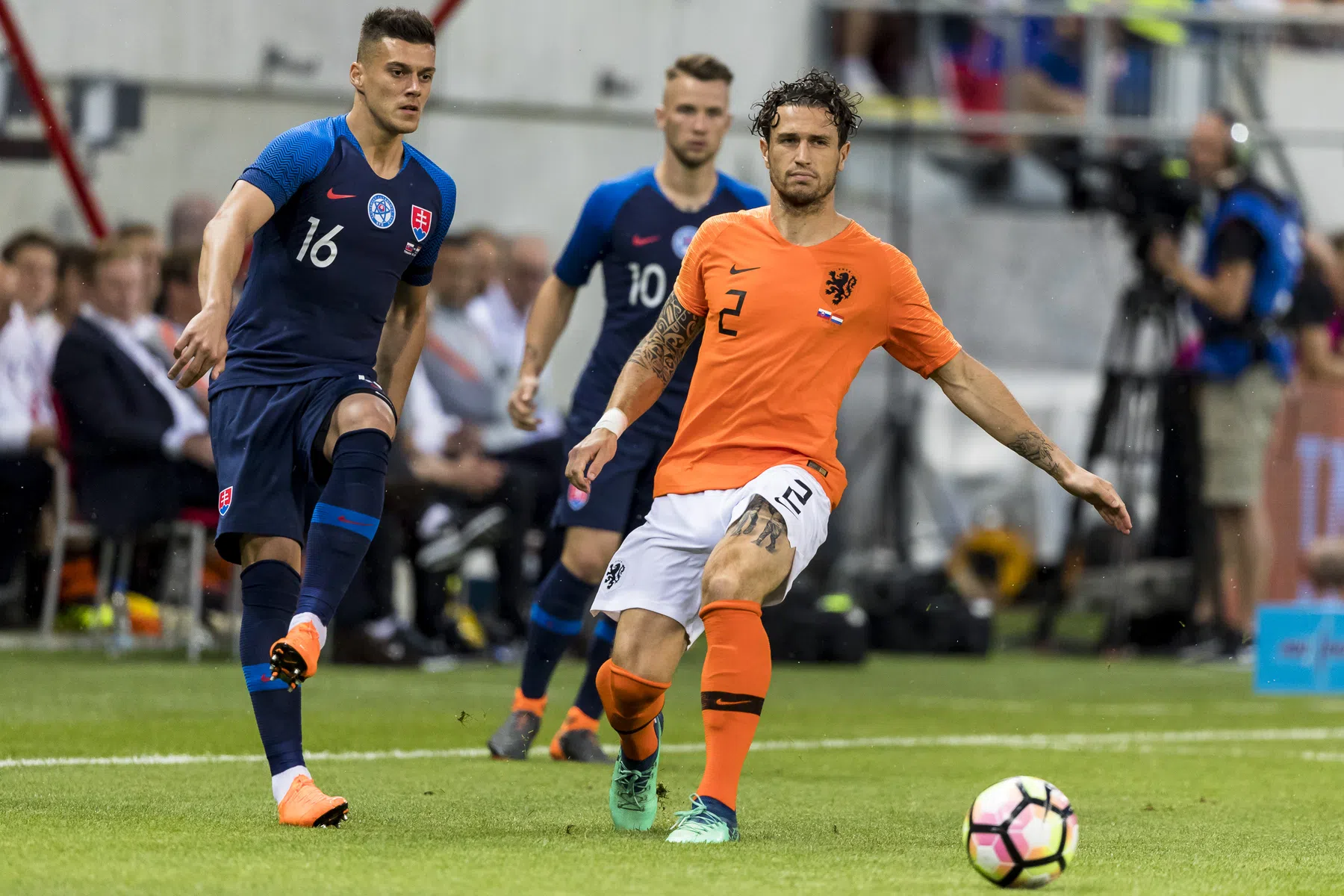 Janmaat ziet fris Nederlands elftal: 'Oranje is een goede outsider voor de titel'