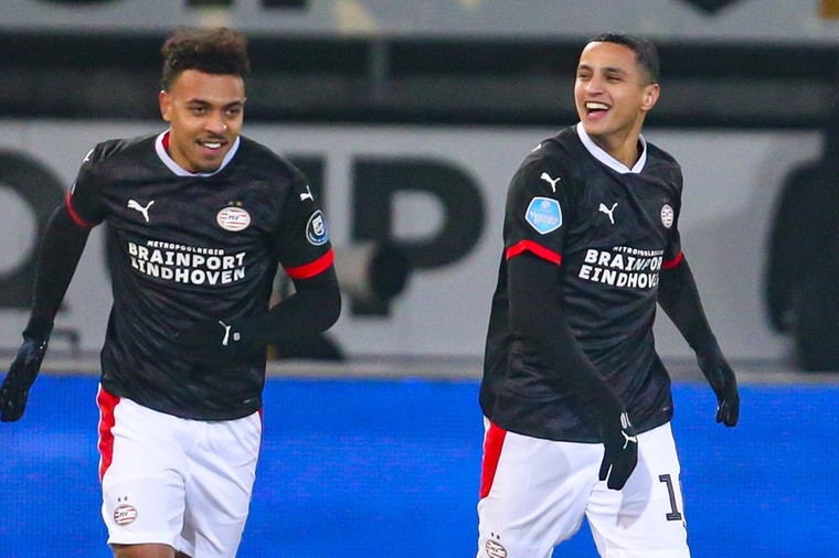 PSV presenteert nieuw uitshirt: 'Geïnspireerd door de jaren negentig'