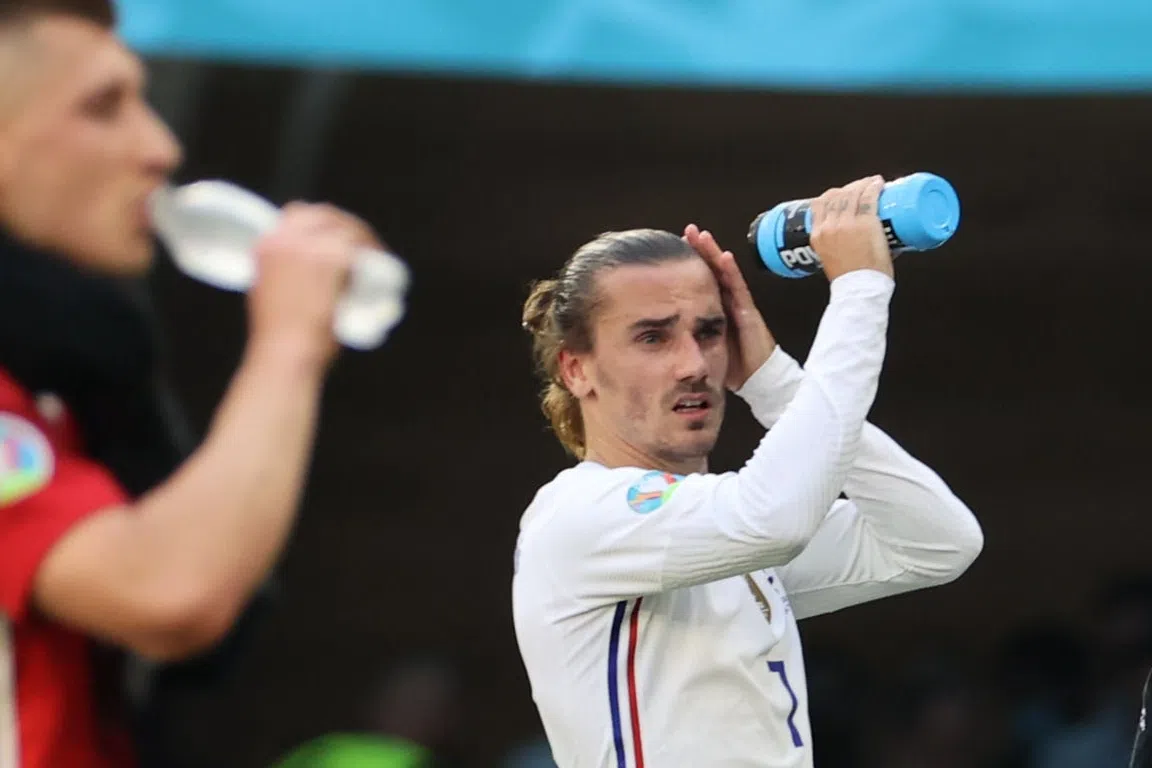 Griezmann wijt Franse uitglijder aan het volle stadion