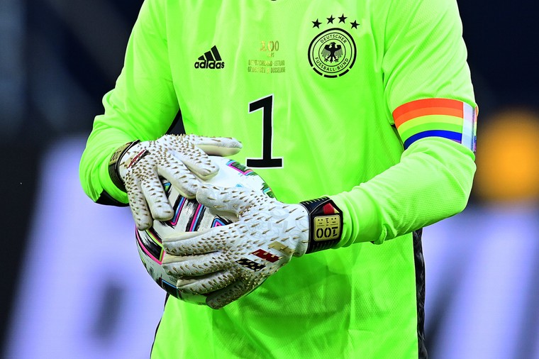 UEFA-onderzoek naar regenboogband Neuer afgerond