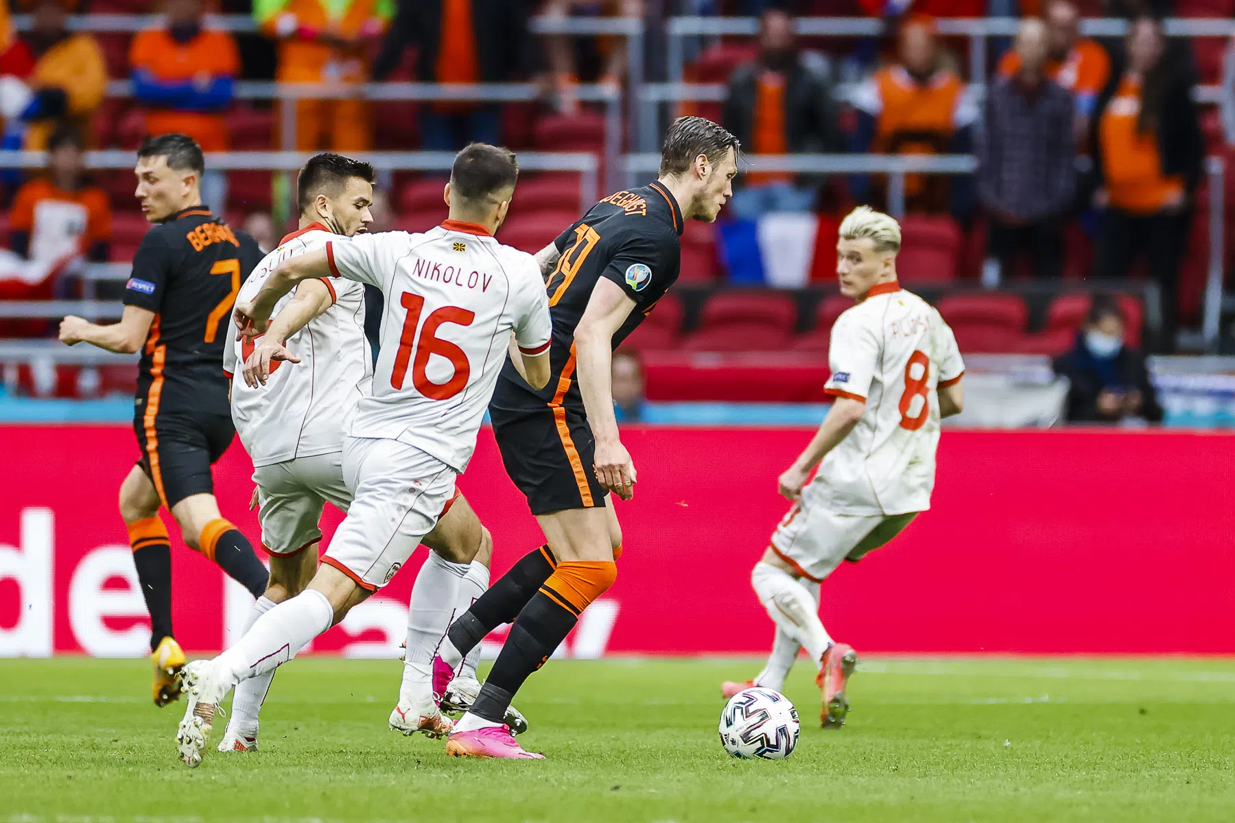 In Noord-Macedonië zijn ze vooral blij met Sneijder na kansloos EK