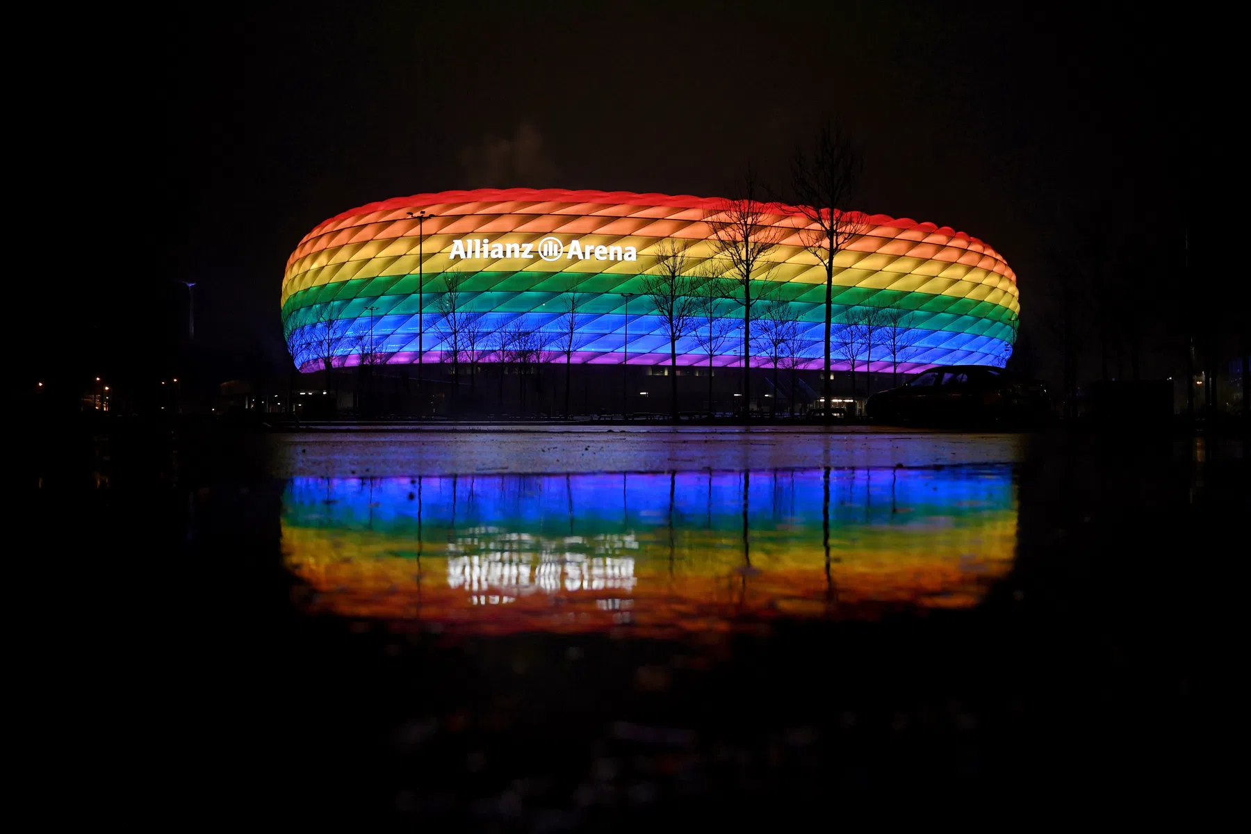 Griezmann en Piqué reageren op regenboogstatement Barcelona