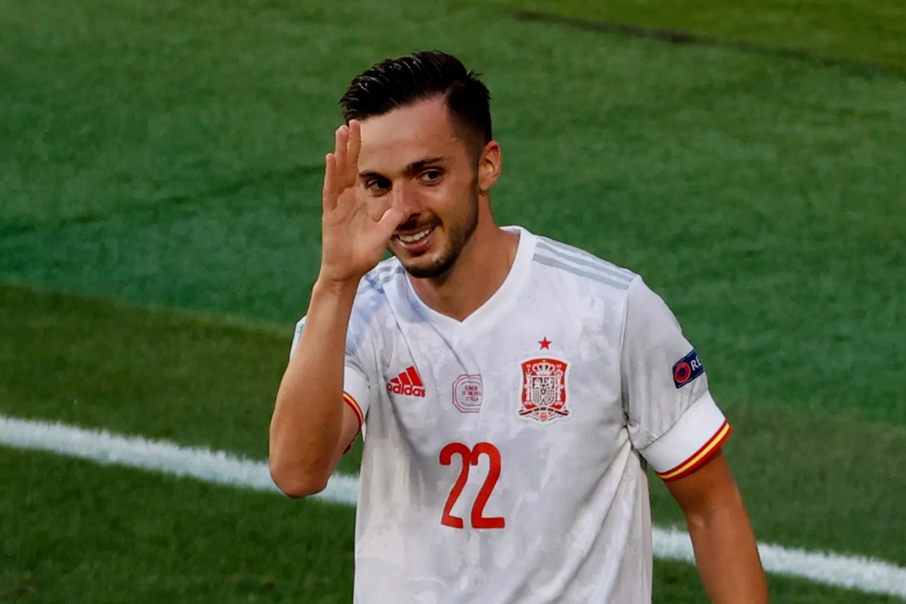 Van der Vaart haakt met knipoog in op kritiek die Spanje blijft bezighouden