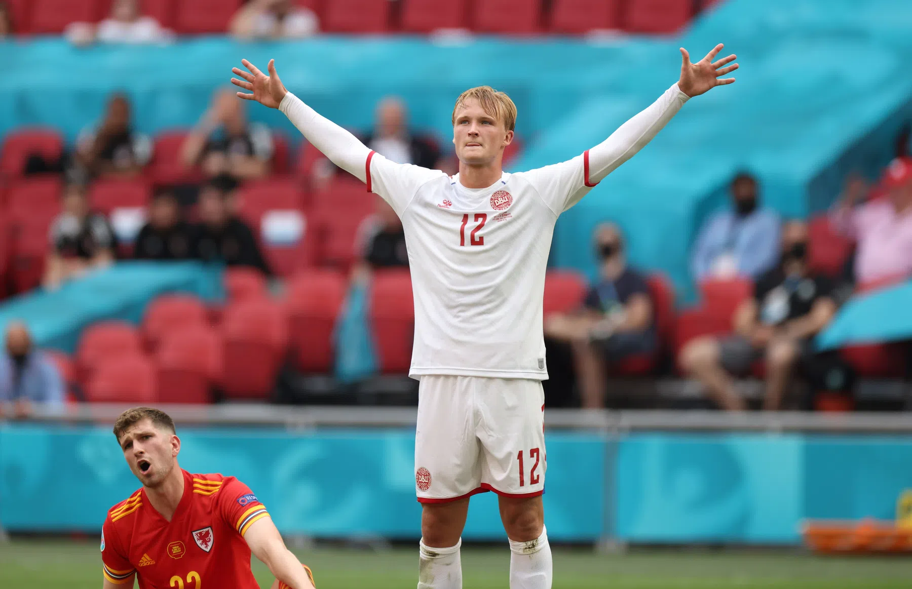 Dolberg brengt Denen in extase met tweeklapper in Amsterdam