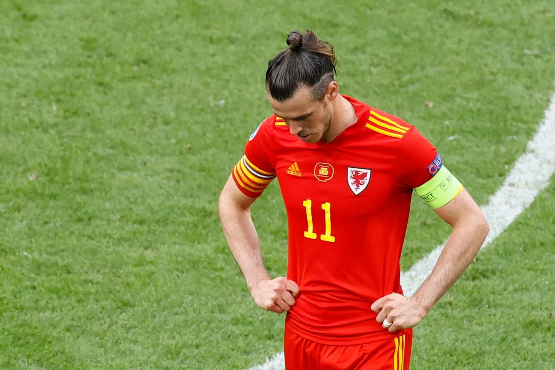 Bale loopt na EK-oorwassing boos weg bij interview