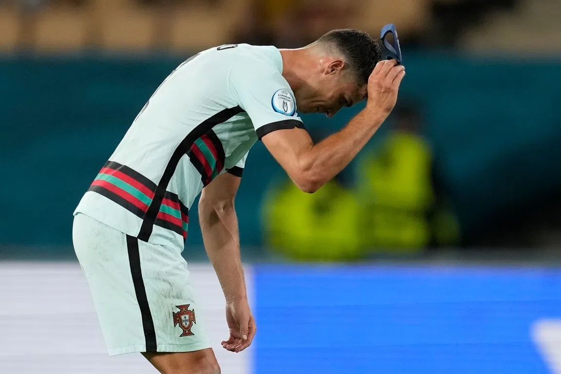 Teleurgestelde Ronaldo reageert zich wederom af op aanvoerdersband