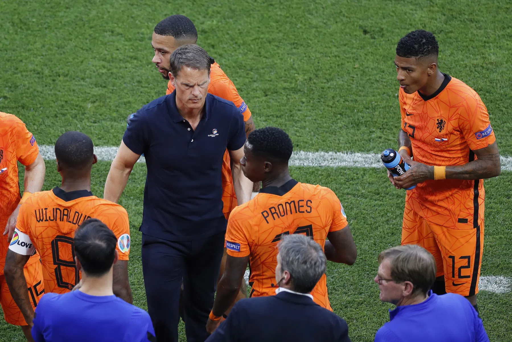 Oranje wacht na verwerken kater direct zware dobber