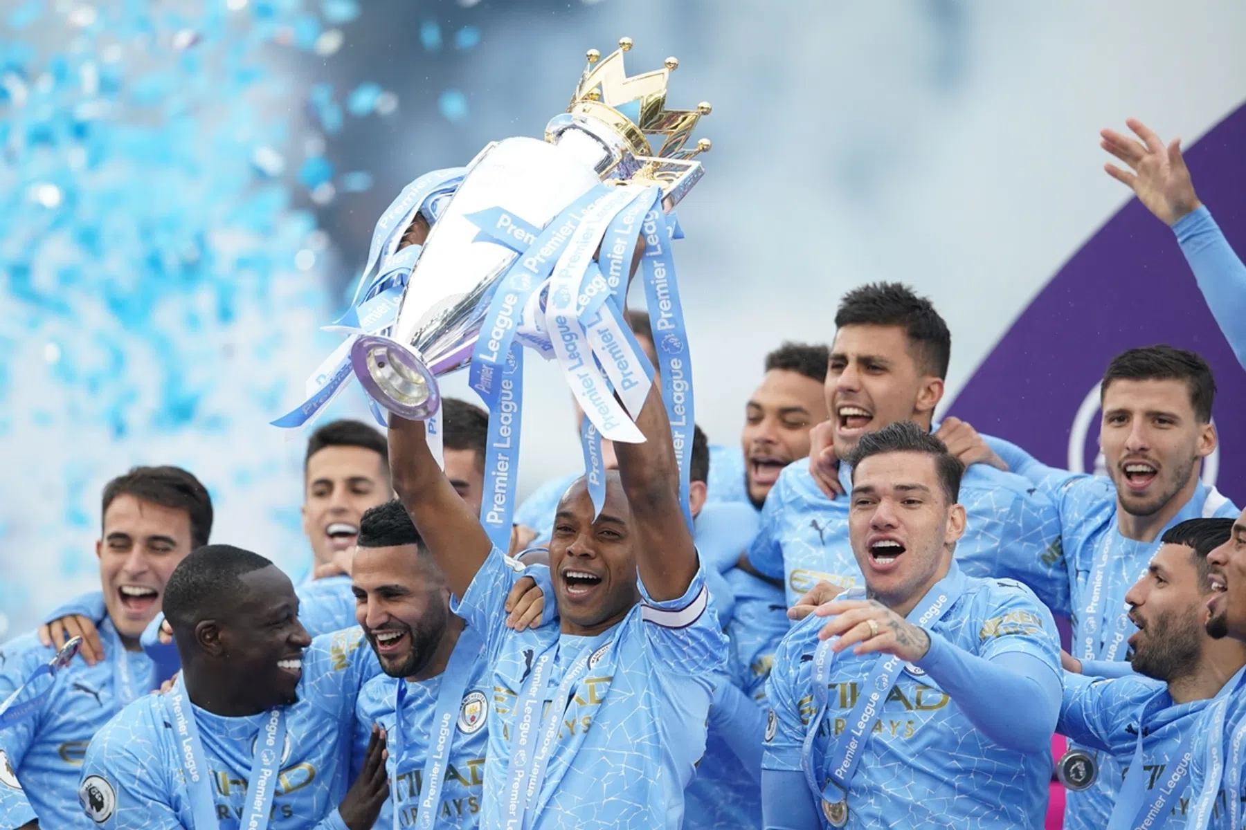 Leider, captain en clubicoon: Fernandinho (36) blijft toch langer bij City
