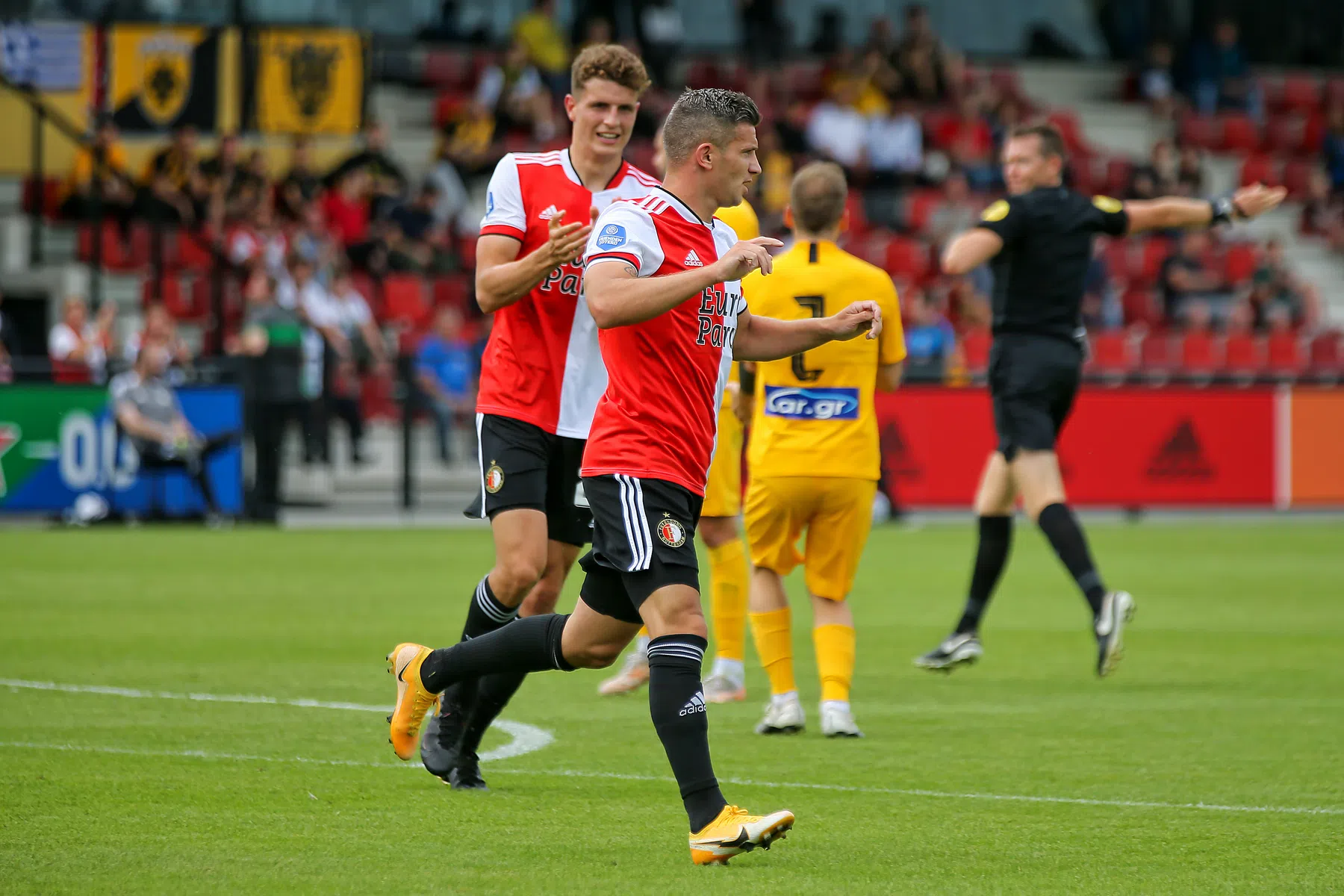 Knappe goal Linssen hoogtepunt tijdens eerste oefenzege Feyenoord