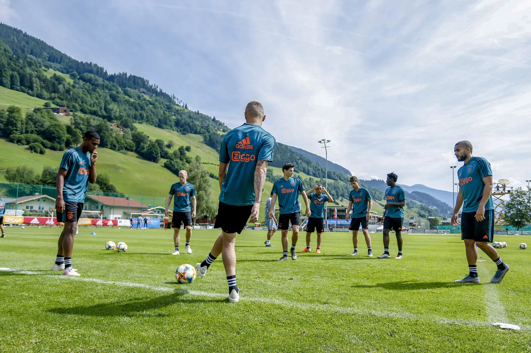 Met deze selecties gaan Ajax, AZ, Feyenoord en PSV op trainingskamp