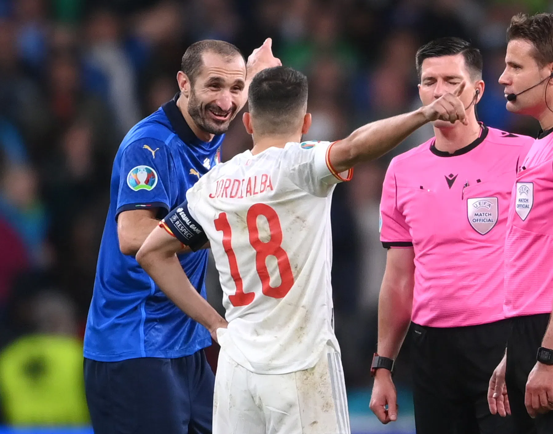 Baas van het mentale spel: Chiellini laat zich niet verleiden door Jordi Alba