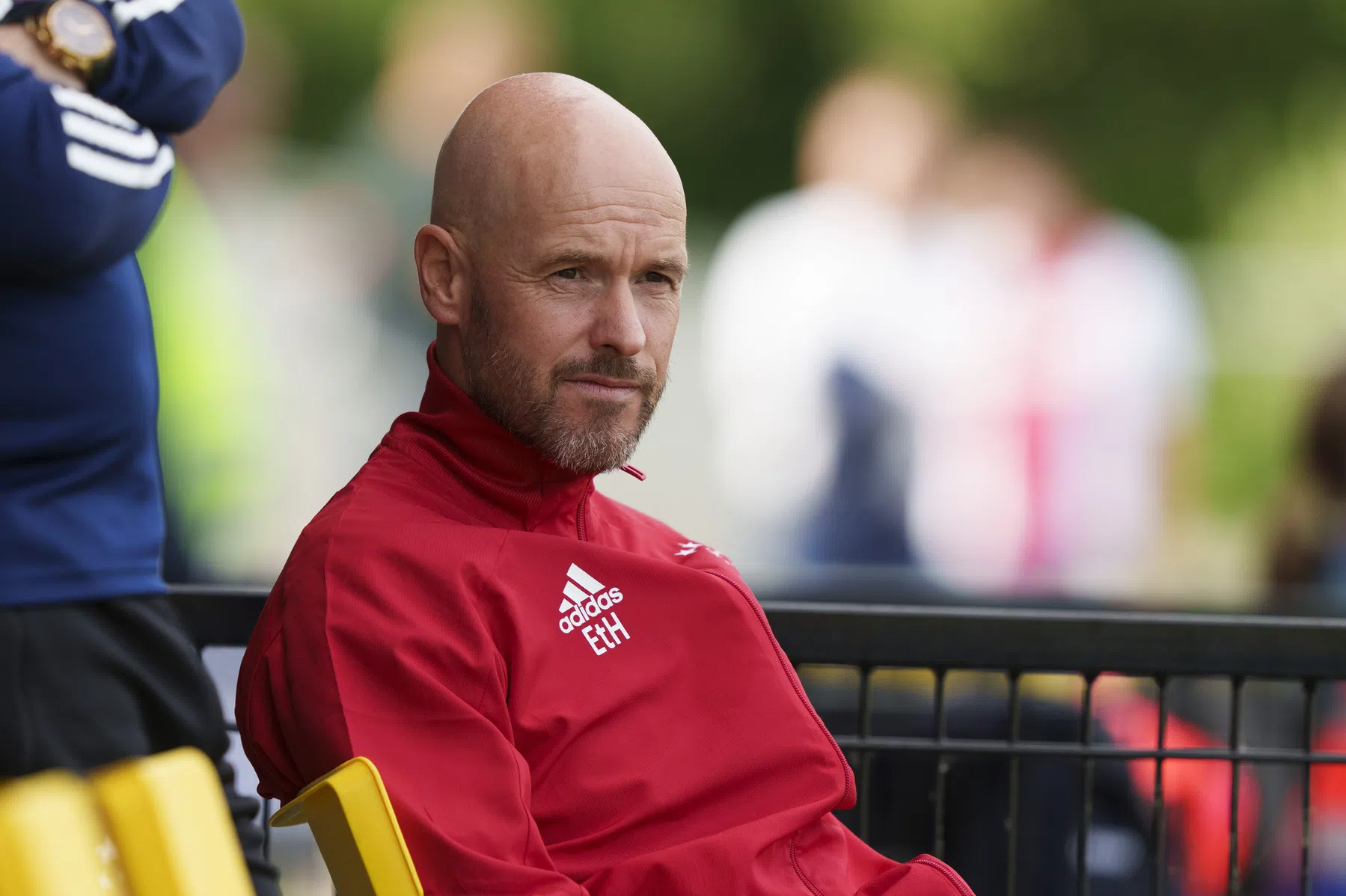 Ten Hag daagt Ajax-jeugd uit: wie sluit aan in het rijtje Mazraoui, Dest, Rensch?