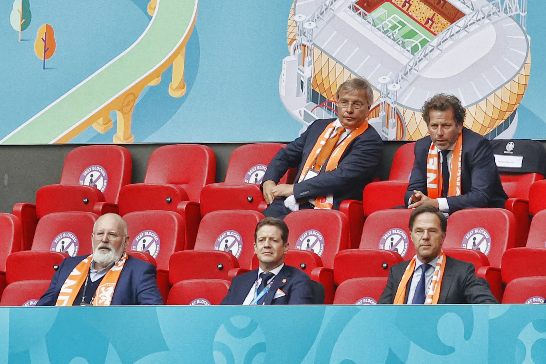 Kabinet trapt op de coronarem, geen volle stadions bij seizoensouverture